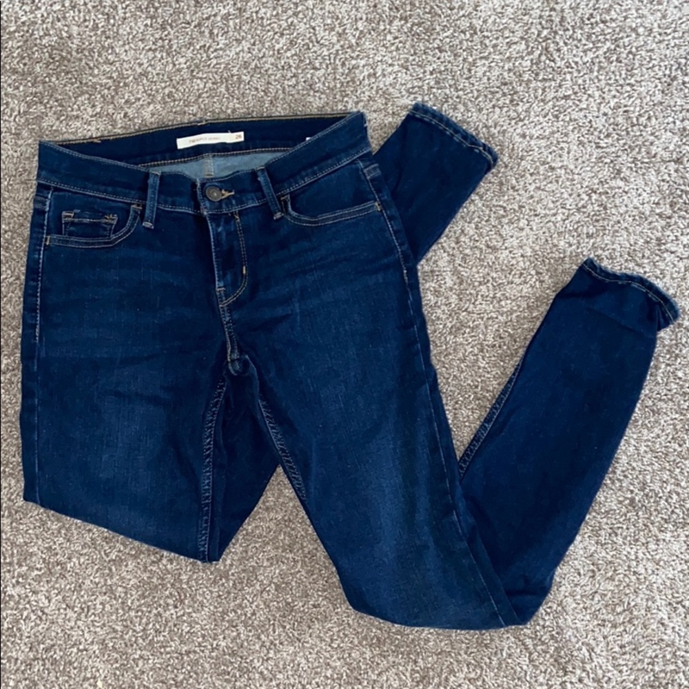 Medium/dark wash Levi skinny jeans